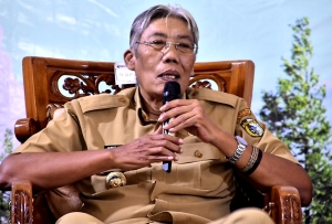 Komitmen Bangun Jaringan Listrik Desa, Bupati Jarot Minta Bantu Gubernur Kalbar