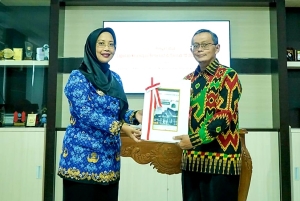 Bupati dan Sekda Serahkan LKPD ke BPK RI
