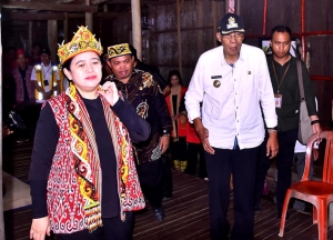 Terkesan dengan Rumah Betang Ensaid Panjang, Puan Janji Akan Kembali