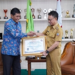 Ombudsman RI Berikan Penghargaan Kepatuhan Standar Pelayanan Publik ke Pemkot Pontianak