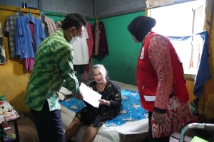 Jumat Berkah, PMI Bantu Warga yang Alami Kesulitan