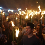 Ribuan Peserta Pawai Obor Terangi Jalan Sambut Ramadan