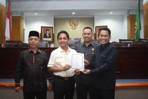 Bahasan Sampaikan Jawaban Wako atas Tiga Raperda