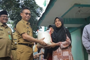 196 KK Penghuni Rusunawa Terima Bantuan Beras