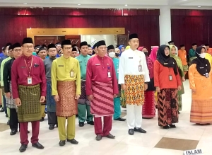 Erlina Lantik 71 Pejabat Administrator dan Pengawas