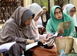 Bupati Erlina Salat Terawih dan Tadarus Berjamaah di Masjid Miftahul Huda