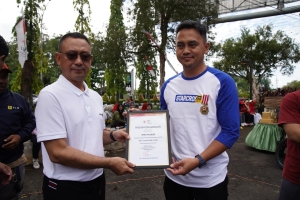 Dwi Terima Penghargaan 50 kali Donor Darah