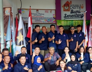 Bupati Jarot Ikut Daftarkan 40 Bacaleg Partai NasDem ke KPU