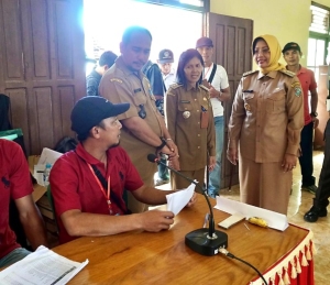 Pastikan Pilkades Berjalan Aman dan Lancar, Bupati Tunjau TPS di Kecamatan Sadaniang dan Toho