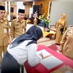 Berikan Layanan Sungguh-sungguh pada Masyarakat