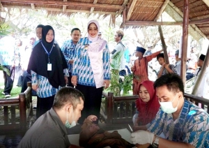 Sambut HUT Mempawah ke-64, DiskesPPKB Gelar Sunatan Massal di Jongkat
