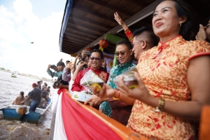 Warga Antusias Rayakan Hari Bakcang