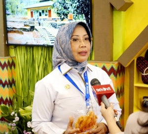 Bupati Erlina Kenalkan Tiga Produk Unggulan UMKM Mempawah di APKASI Otonomi Expo 2023