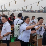 Jurnalis Malaysia Kagum dengan Suasana Tepian Sungai Kapuas