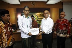 Pemkot Serahkan Bantuan Transportasi untuk Madrasah Diniyah Takmiliyah