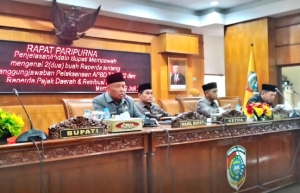 Wabup Pagi Sampaikan Penjelasan Bupati Terkait Dua Raperda
