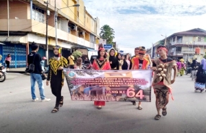 Puncak HUT Mempawah ke-64, Bupati Lepas Karnaval Budaya