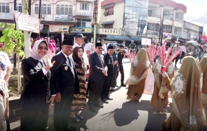 Bupati Erlina dan Wabup Pagi Lepas Karnaval Pawai Taaruf: Tetaplah Kompak!