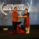 Dulang 6 Kategori Tribun Awards, Edi Kamtono : Terus Berbuat Demi Pontianak Lebih Maju