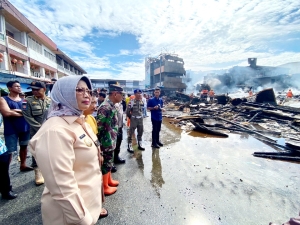 Puluhan Ruko Sungai Pinyuh Hangus Terbakar, Bupati Minta Polisi Bantu Korban Amankan TKP