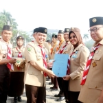 Bupati Erlina-Wabup Pagi Terima Penghargaan Lencana Pancawarsa