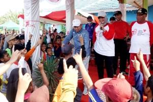 Tumpah Ruah, Warga Segedong Ikut Semarakkan Kemerdekaan dengan Jalan Santai dan Senam Sehat