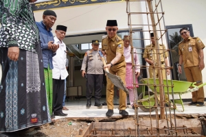 Peletakan Batu Pertama Masjid Nurul Islam, Edi Minta Panitia Perhatikan Konstruksi