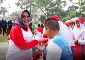 Bupati Erlina Lepas Gerak Jalan Sehat Tingkat SD, SMP dan SMA: Tingkatkan Rasa Nasionalisme dan Patriotrisme Pelajar