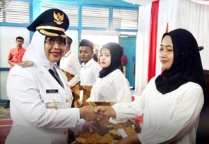 Bupati Erlina Serahkan Remisi Kemerdekaan pada 334 Warga Binaan Rutan Mempawah