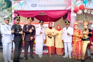 Bupati Erlina-Wabup Pagi Kunjungi Stand Expo dan Kuliner Mempawah