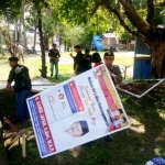 Bawaslu dan Satpol PP Sintang Tertibkan APK Liar