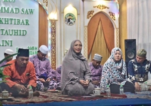 Bupati Erlina Hadiri Peringatan Isra Miraj di Ponpes Darut Tauhid Al Husaini