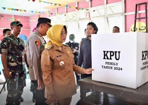 H-1 Pemilu 2024, Bupati, KPU dan Bawaslu Tinjau TPS Mempawah Hilir dan Desa Anjongan Dalam