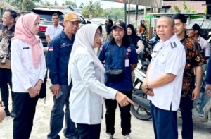 Bupati Erlina Monitoring Sejumlah TPS di Mempawah