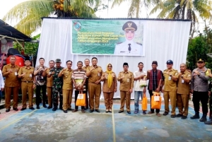 Bupati Serakan Hasil Perbaikan Bantuan RTLH di Kelurahan Pulau Pedalaman