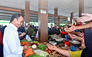 Usai Smelter, Presiden Jokowi Tinjau Pasar Sebukit Rama Mempawah