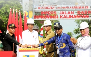 Presiden Jokowi Resmikan 24 Ruas Jalan di Kalbar