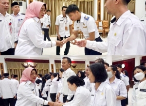 Bupati Erlina Lantik 67 PPPK dan 2 CPNS: Jaga Integritas!