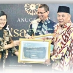 BPKAD dan Disperindagnaker Terima Penghargaaan Anugera Reksa Bandha DJKN 2023