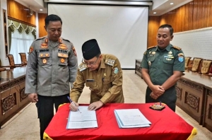 Pj Bupati Ismail Teken DHD Pilkada Mempawah 2024
