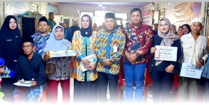 Pj Sekda Mempawah Bagikan Insentif untuk Guru Ngaji, PAUD dan Kader Posyandu