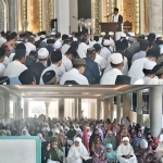 Pj Bupati Ismail Salat Idul Adha 1445 H di Masjid Agung Al Falah