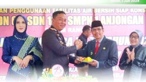 Tasyakuran Hari Bhayangkara ke-78: Polres Mempawah Berikan Bansos dan Resmikan Fasilitas Air Bersih di SDN 10 Anjongan