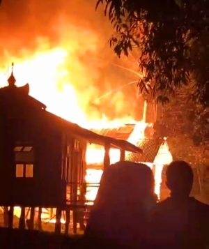 Dua Rumah Warga di Desa Ampar Bedang Hangus Terbakar, 1 Orang Meninggal Dunia