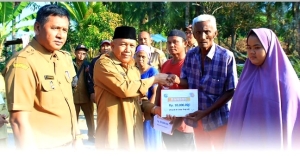 Pemerintah Berikan Bantuan untuk 2 Korban Kebakaran di Desa Antibar