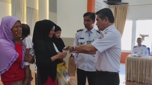 Tekan Angka Stunting, ASN Pontianak Timur dan BPR Khatulistiwa Salurkan Bantuan