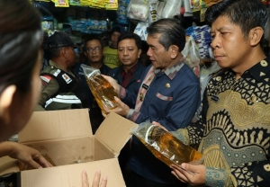 Ani Sofian Pantau Pasar Puring, Pastikan Ketersedian Stok dan Harga Pangan Stabil