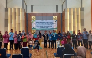Pemkot Pontianak Salurkan Bantuan Sembako di Pontianak Timur