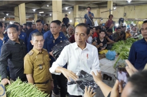 Jokowi Kunjungi Pasar Mawar Pontianak