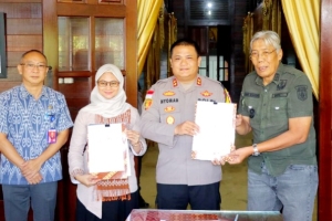 Bupati Jarot Serahkan Hibah Tanah untuk Mapolres Sintang